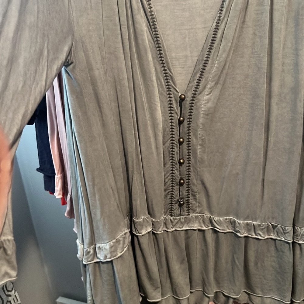 Lisa Robertson Blouses-EUC! Black & grey in a large & rose blush in a medium.